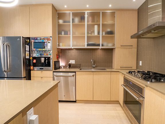4th image of 262 Salter St #101