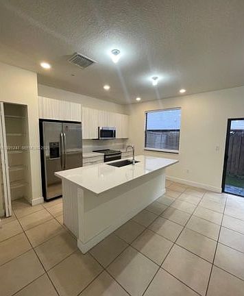 4th image of 10443 NW 82nd St #4