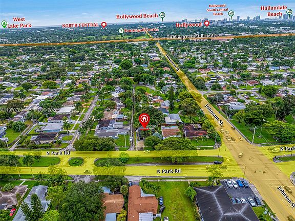 3rd image of 911 N Park Rd