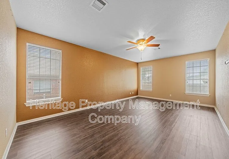 141 Springtree Blf — Photo 17