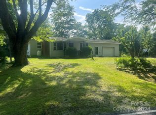 1323 Locust Grove Rd, Hendersonville, NC 28792