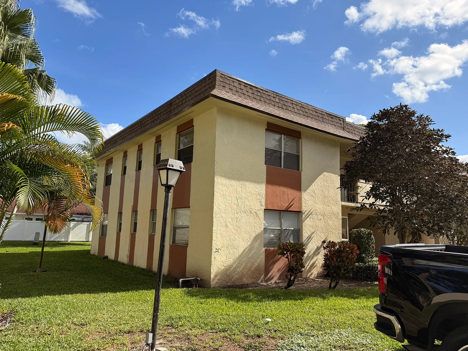 2 bed, 970 sqft, $1,800 — Photo 1