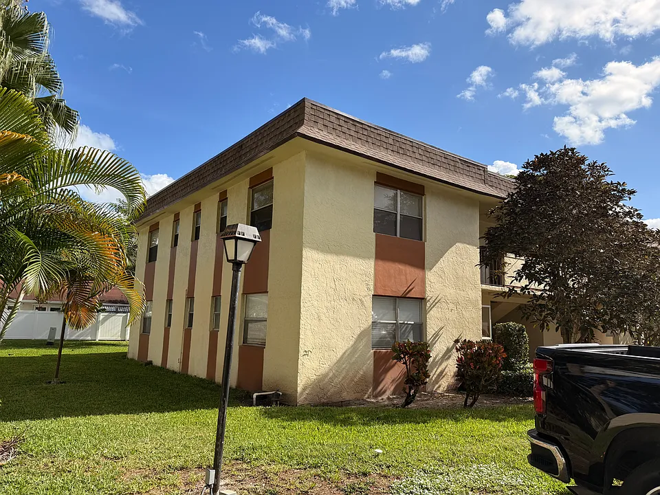 5515 Lakewood Cir N #125
