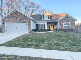 226 Caulderwood Ln, Lenoir City, TN 37771