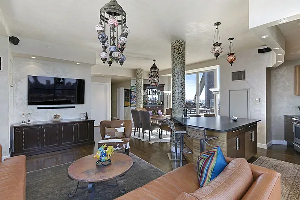 Sold by Compass | media 9