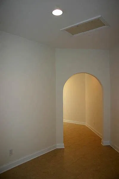 3 bed, 2.5 bath, 2400 sqft, $2,000 — Photo 2