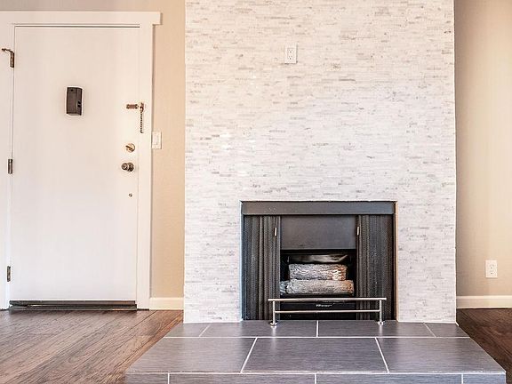 3rd image of 1209 Oak Grove Ave APT 303
