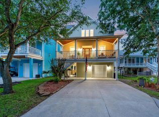 222 Oak Rd, Clear Lake Shores, TX 77565