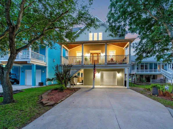 222 Oak Rd, Clear Lake Shores, TX 77565