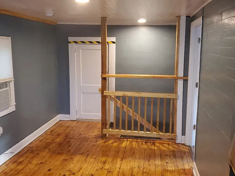 1517 Noble St — Photo 2