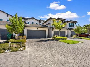 7456 Rockefeller Dr, Naples, FL 34119