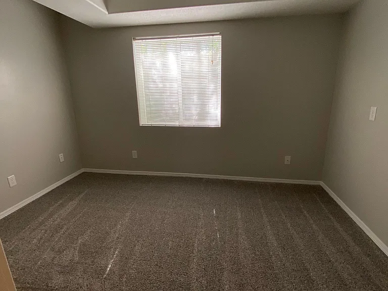 884 S 820 E — Photo 16