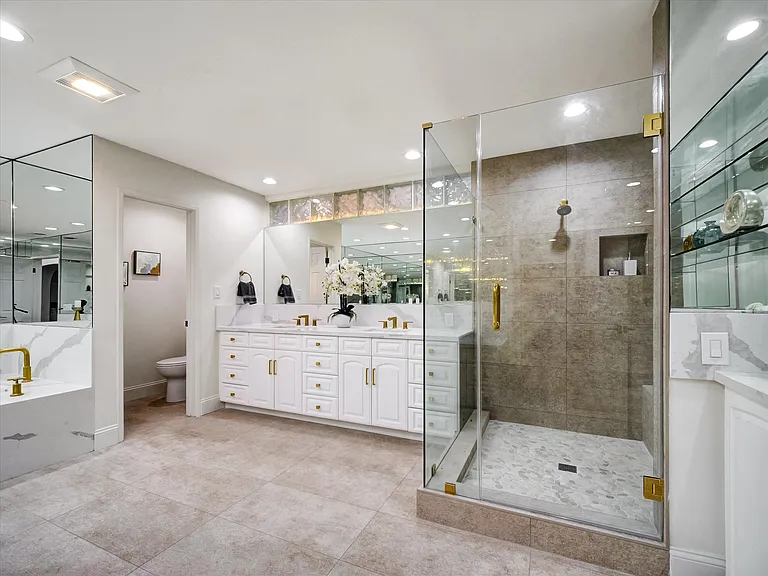 4732 Del Moreno Dr — Photo 8