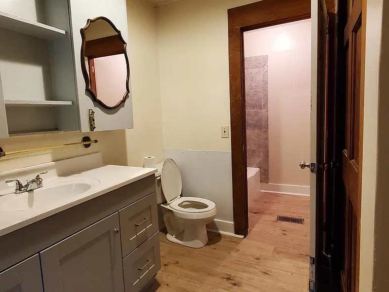 612 Gladstone St #B — Photo 7