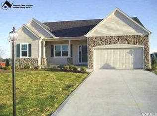 302 Chardonnay Cir, Vermilion, OH 44089
