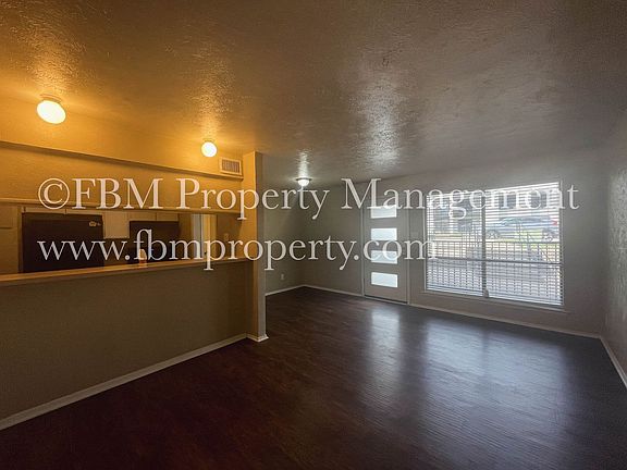 4th image of 2401 Yorkstown Dr APT 113