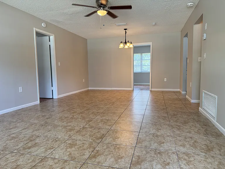 4270 SW 145th Place Rd — Photo 2
