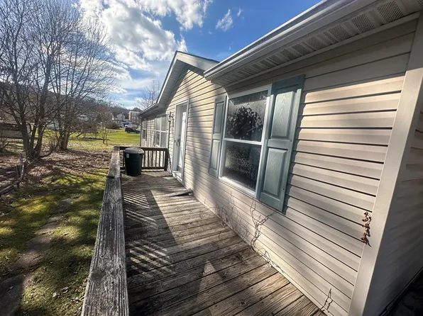 515 Maple St, Knox, PA 16232