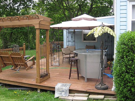 Deck & gazebo