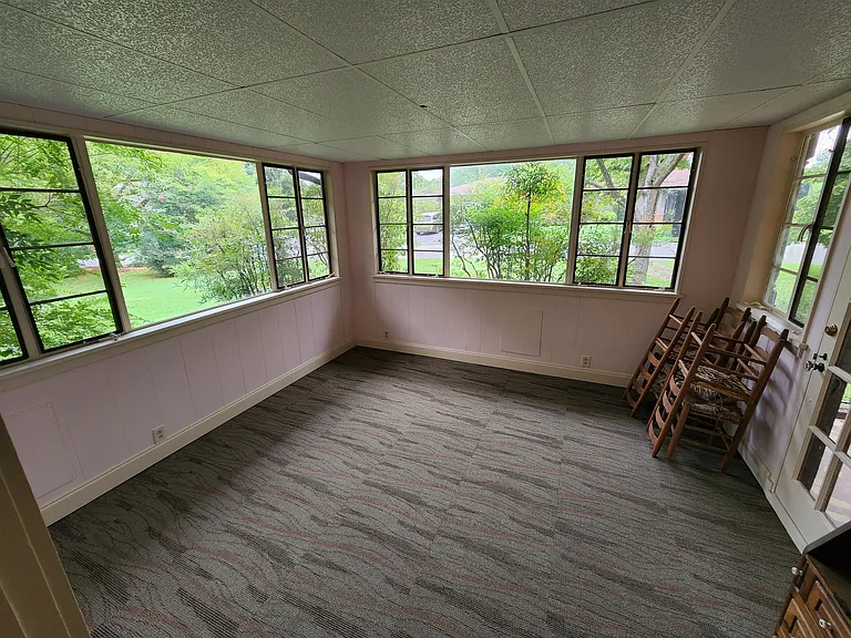 4300 Lonsdale Dr — Photo 17
