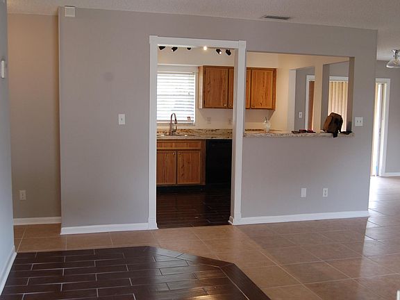 3rd image of 211 Sir Lawrence Dr