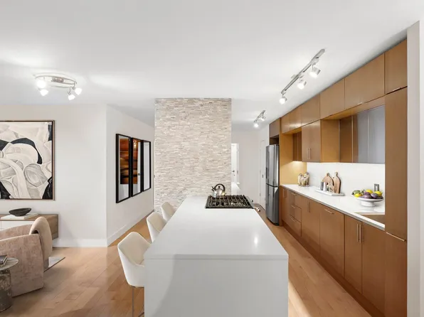 225 Rector Place image 3 of 27