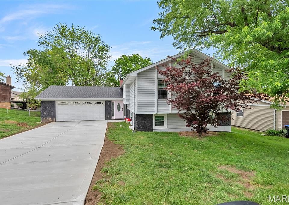 1st image of 13 Greenfield Dr