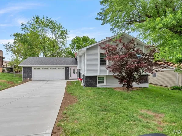 13 Greenfield Dr, Saint Peters, MO 63376