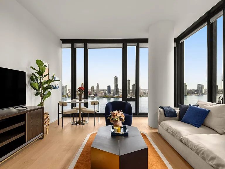 685 1st Ave #21-C — Photo 4