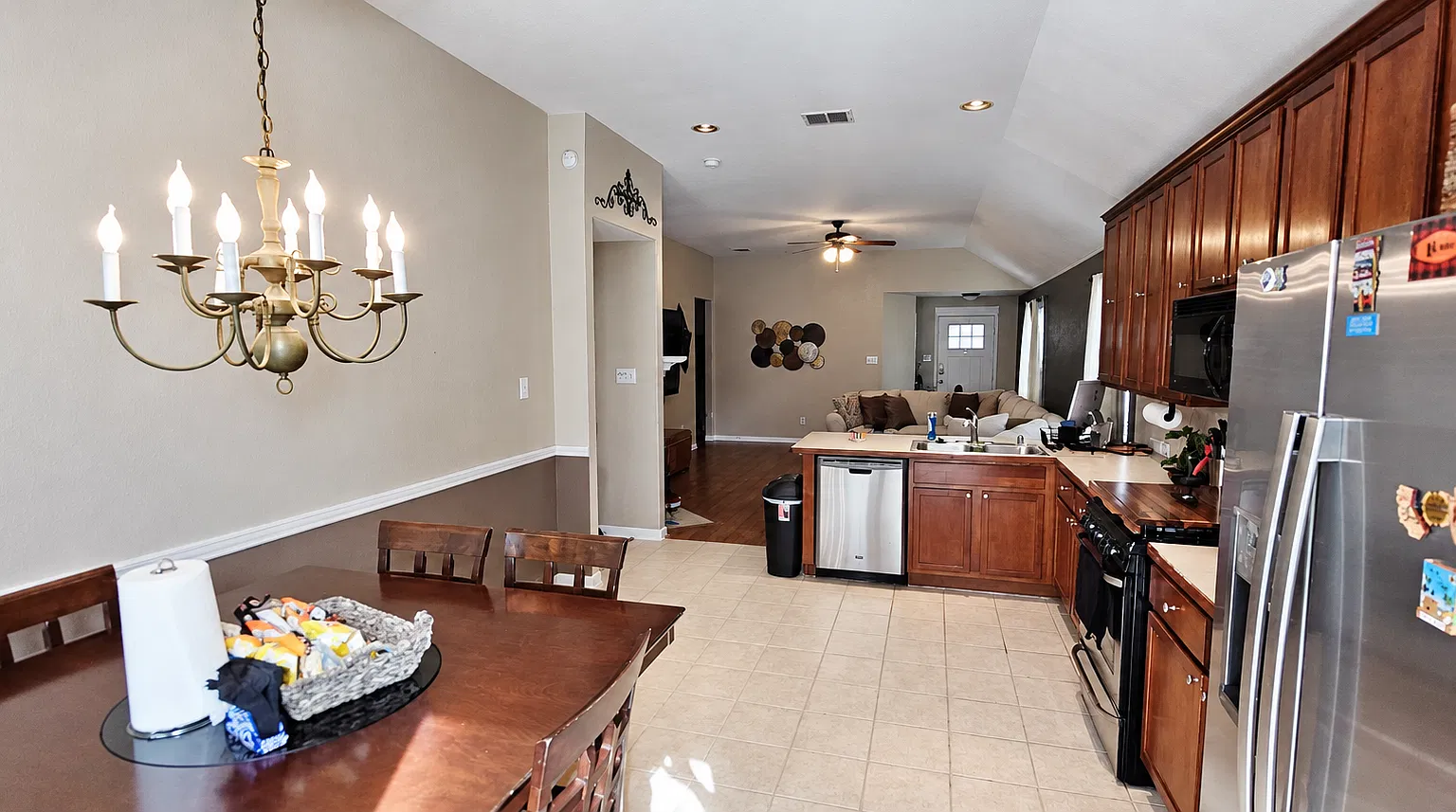 3 bed, 1871 sqft, $2,300 — Photo 4