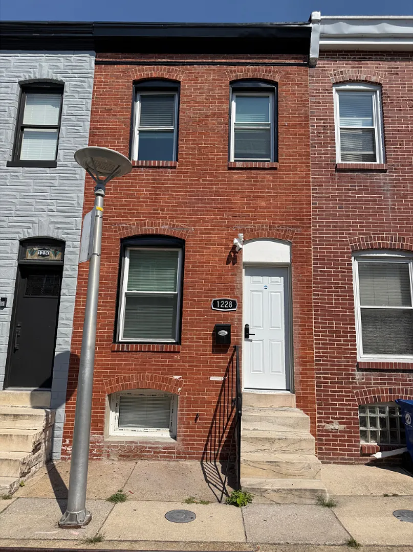 1228 Glyndon Ave $750 Available Room (Private Bath) — Photo 1