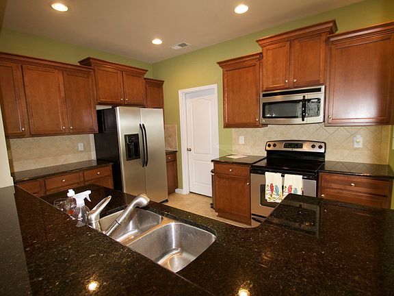 3rd image of 4848 Samuel Pinckney Dr