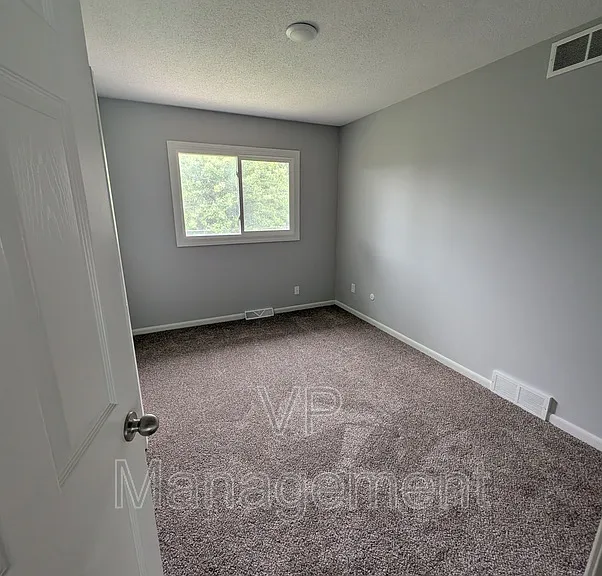 4547 Main St — Photo 14