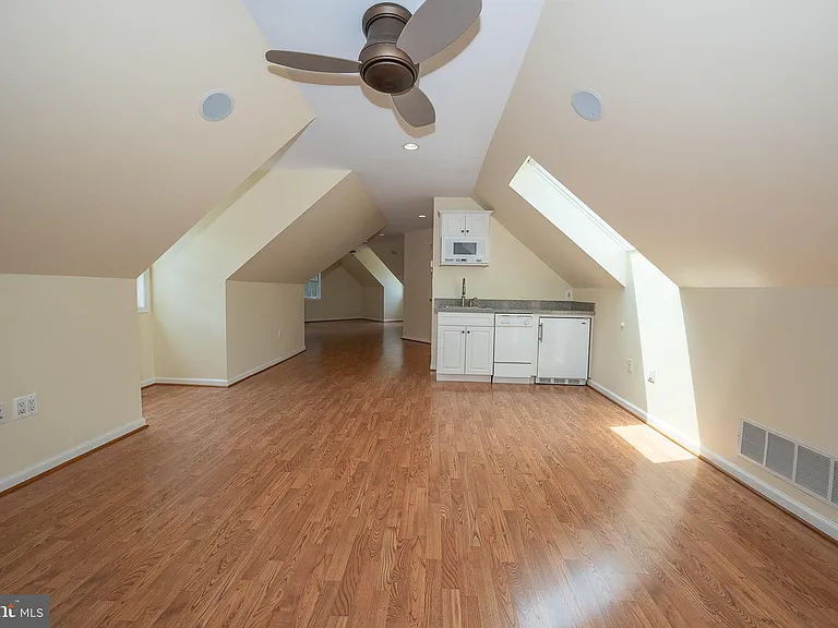 101 E Brookhaven Rd — Photo 78