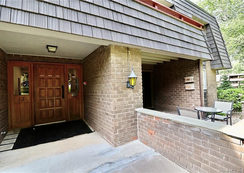 1st image of 17 Stony Brook Dr APT B1