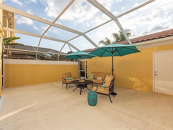 Courtyard   screen  patio 