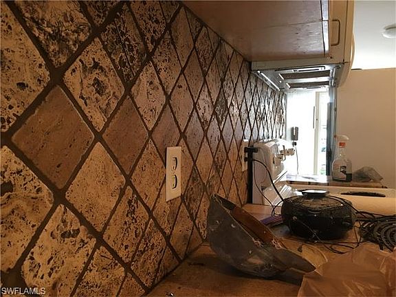 4th image of 505 SE 5th Pl