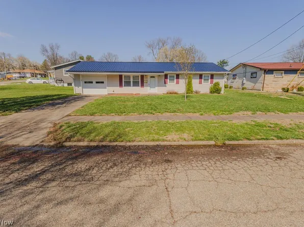 143 Riverview Dr, Marietta, OH 45750