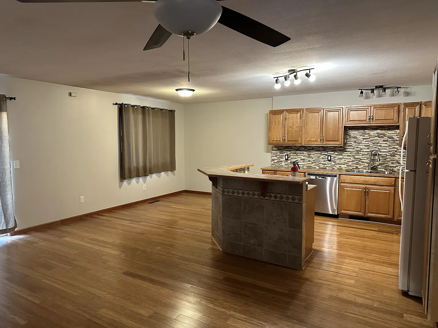 3 bed, 1750 sqft, $1,850 — Photo 2