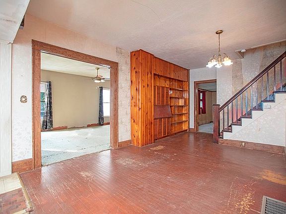 4th image of 309 E Washington St