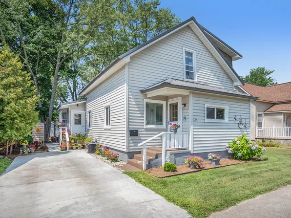 413 N William St, Ludington, MI 49431