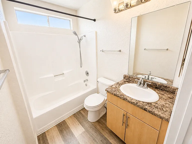 1425 Essex St #4 — Photo 9