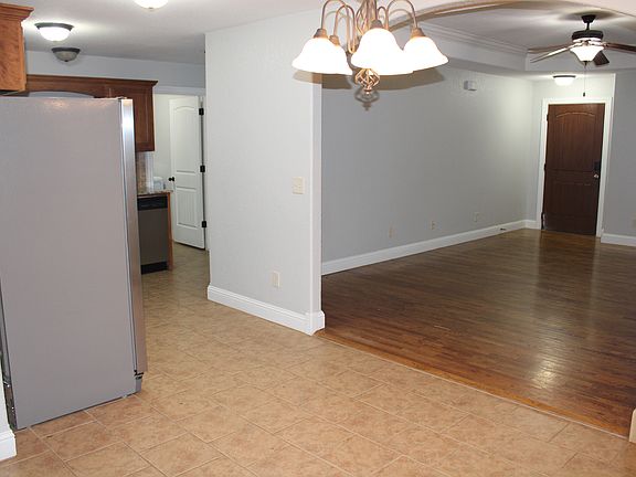 2nd image of 1104 W Cunningham Ave