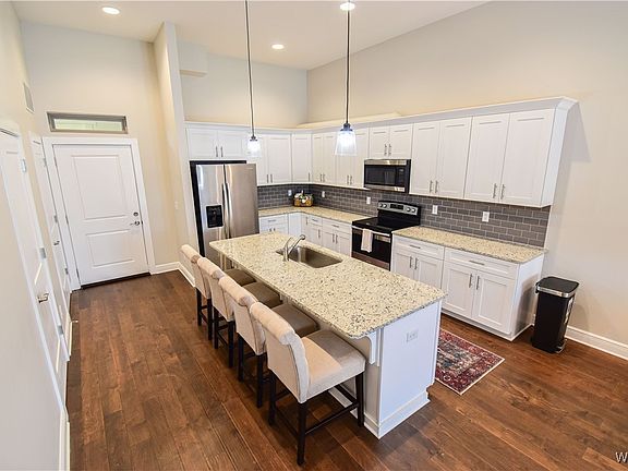 3rd image of 2708 7th St Unit 304