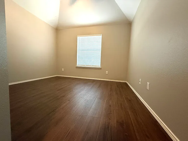2075 Garden Crest Dr — Photo 14