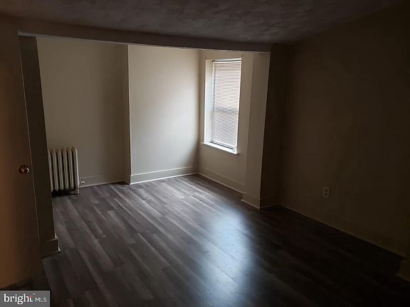5th image of 616 W 7th St