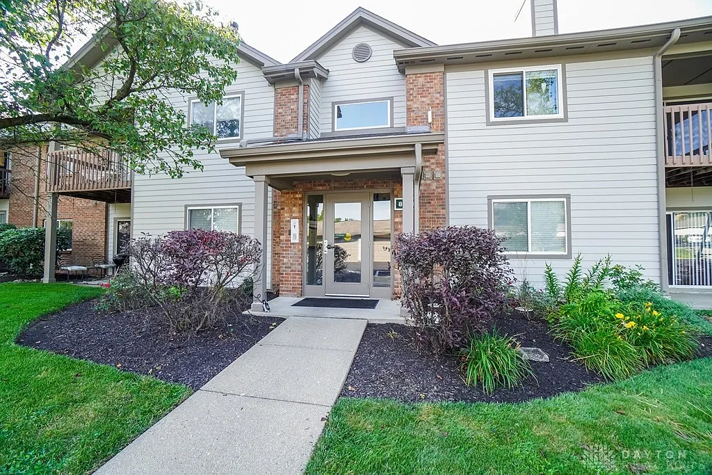 8854 Eagleview Dr APT 7 photo 1