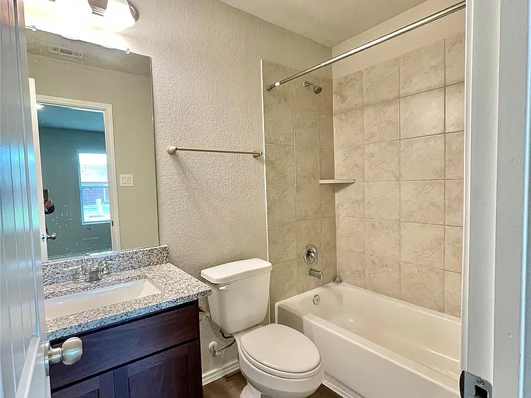 126 E Ash St — Photo 16