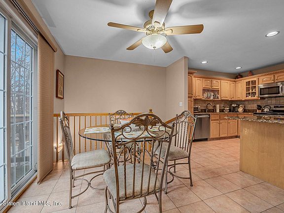 5th image of 9 Daniella Ct