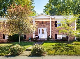 7711 Ridgemont Dr, Newburgh, IN 47630